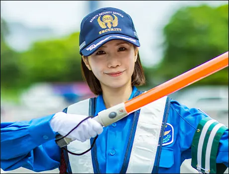 《土日祝で稼ごう》固定現場で安定収入★商業施設の駐車場警備！未経験OK（16-06）