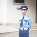 笑顔の警備員