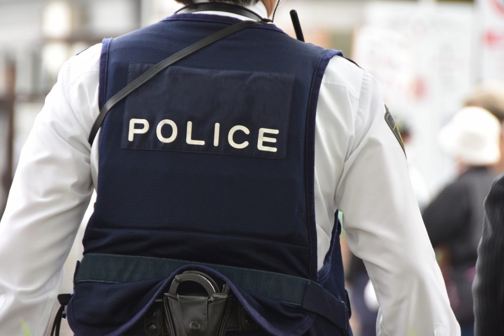 「要人警護」ってなに?「ボディーガード」とは何が違うの? | 警備メディア