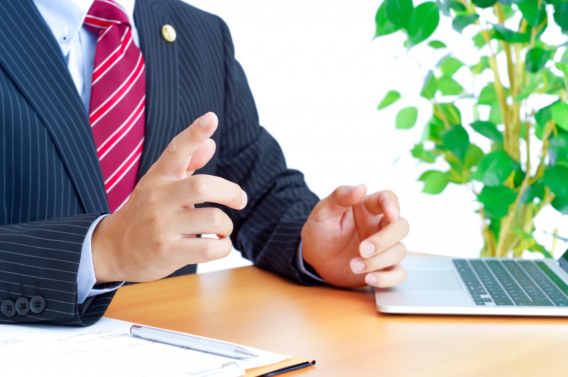 警備の法律を話す弁護士