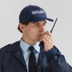 外国人でも警備員になれる？制度・資格・将来性から見る現実的なキャリア選択