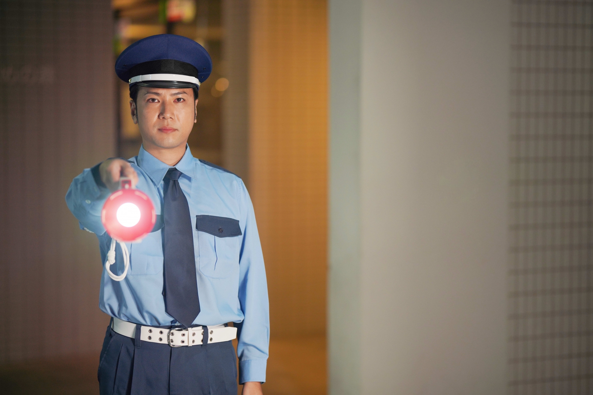 夜勤の警備員