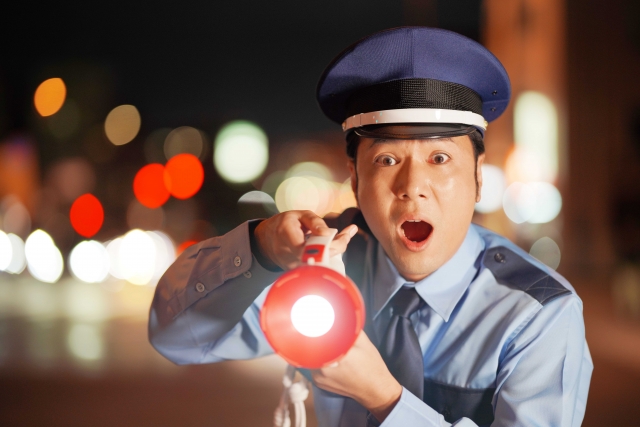 びっくりする警備員