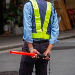 警備員はどんな働き方？1週間のシフト例と収入モデルを公開